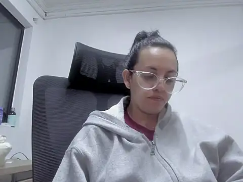 dalila macherano1 online show from 10/10/25, 11:04