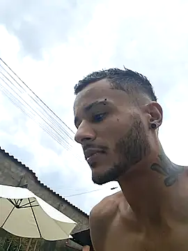 Snapshot of MorenoTatuado21c chatting on 12/15/25, 06:45 MorenoTatuado21c online show from 12/15/25, 06:45