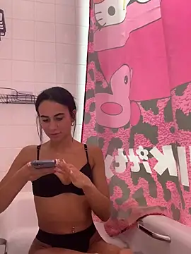 Snapshot of itsyourgirltee chatting on 10/29/25, 07:59 itsyourgirltee online show from 10/29/25, 07:59