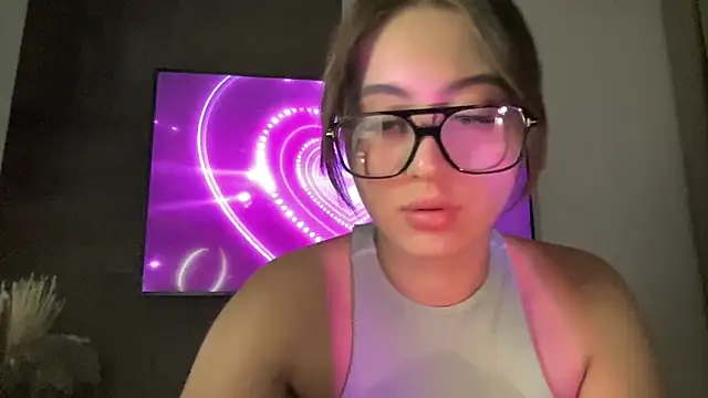 Snapshot of StellarAlice chatting on 10/17/25, 06:21 StellarAlice online show from 10/17/25, 06:21