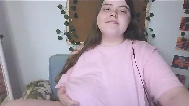 Snapshot of brattyprincessemma chatting on 09/18/25, 01:18 brattyprincessemma online show from 09/18/25, 01:18