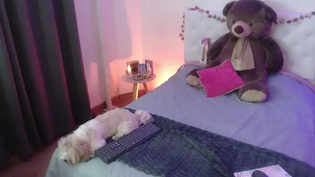 Snapshot of kylie444_ chatting on 10/30/25, 10:10 kylie444 online show from 10/30/25, 10:10