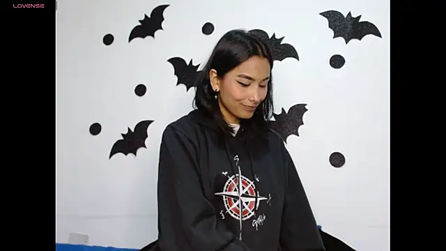 Gia Lee online show from 10/28/25, 02:59