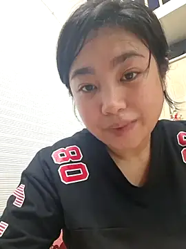 Snapshot of Minn-cute chatting on 04/21/26, 02:37 Minn-cute online show from 04/21/26, 02:37