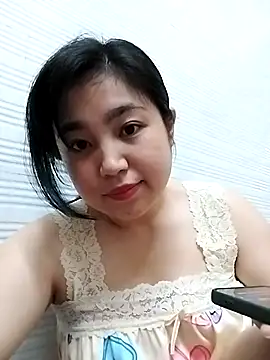 Snapshot of Minn-cute chatting on 04/30/26, 10:54 Minn-cute online show from 04/30/26, 10:54