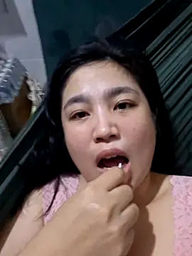 Snapshot of Minn-cute chatting on 05/14/26, 03:30 Minn-cute online show from 05/14/26, 03:30