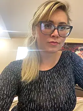 Crystal00Girl online show from 09/21/25, 08:21