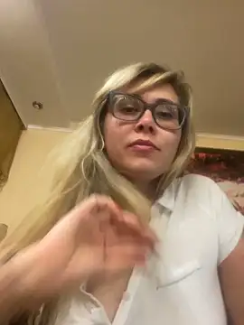 Crystal00Girl online show from 10/12/25, 09:03