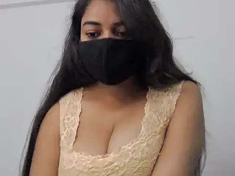 Little toy girl online show from 10/11/25, 10:03