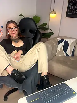 Snapshot of dreamleah_ chatting on 09/22/25, 05:53 dreamleah  online show from 09/22/25, 05:53