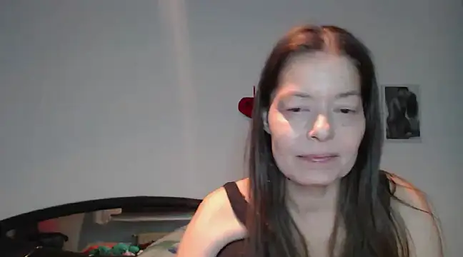 Snapshot of SexySarah177 chatting on 01/01/25, 09:31 SexySarah177 online show from 01/01/25, 09:31