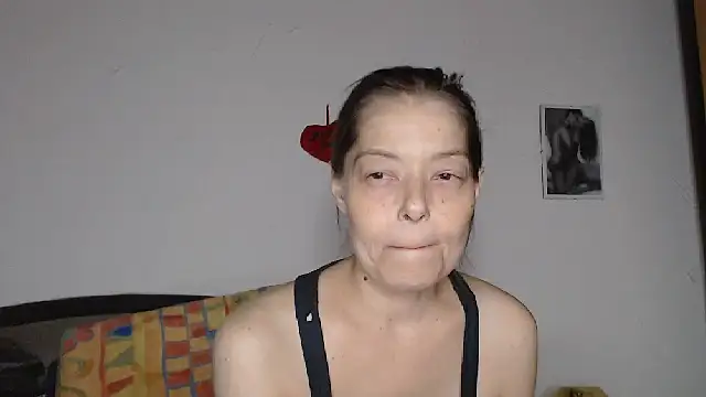 Snapshot of SexySarah177 chatting on 10/29/25, 09:49 SexySarah177 online show from 10/29/25, 09:49