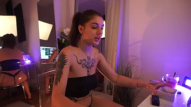 jeniffer foxx online show from 09/09/25, 05:18