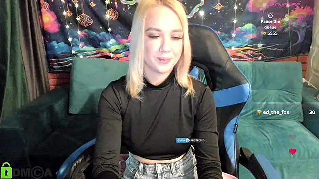 CrystalGirl99 online show from 04/10/26, 07:13