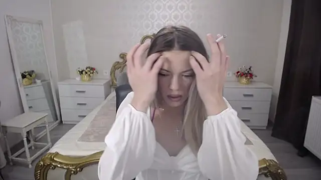 Snapshot of AmberTop chatting on 11/21/25, 08:24 AmberTop online show from 11/21/25, 08:24