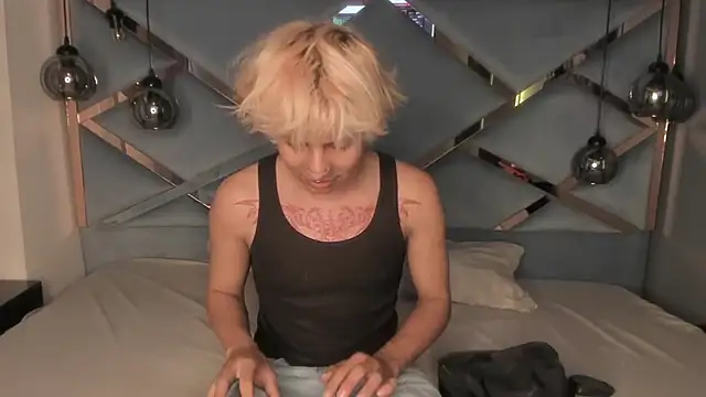 OliIverr22 online show from 11/12/25, 08:52