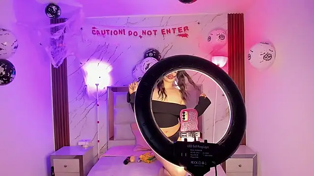 Lizeth Salazar online show from 10/04/25, 12:03