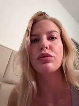 Snapshot of Chloemillerrxx chatting on 09/13/25, 01:49 Chloemillerrxx online show from 09/13/25, 01:49