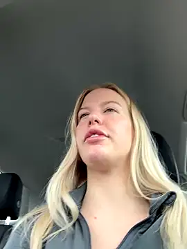 Snapshot of Chloemillerrxx chatting on 09/13/25, 02:17 Chloemillerrxx online show from 09/13/25, 02:17