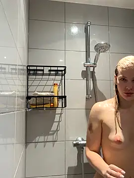 Snapshot of Chloemillerrxx chatting on 09/20/25, 01:12 Chloemillerrxx online show from 09/20/25, 01:12