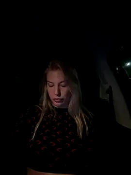 Snapshot of Chloemillerrxx chatting on 09/27/25, 08:58 Chloemillerrxx online show from 09/27/25, 08:58