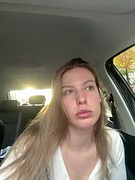 Snapshot of Chloemillerrxx chatting on 11/18/25, 02:43 Chloemillerrxx online show from 11/18/25, 02:43