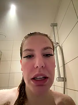 Snapshot of Chloemillerrxx chatting on 11/23/25, 01:33 Chloemillerrxx online show from 11/23/25, 01:33