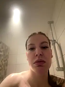 Snapshot of Chloemillerrxx chatting on 11/25/25, 11:21 Chloemillerrxx online show from 11/25/25, 11:21