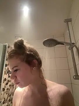 Snapshot of Chloemillerrxx chatting on 11/26/25, 12:28 Chloemillerrxx online show from 11/26/25, 12:28