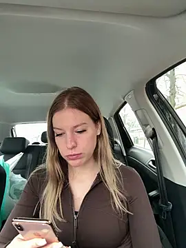 Snapshot of Chloemillerrxx chatting on 11/28/25, 12:52 Chloemillerrxx online show from 11/28/25, 12:52