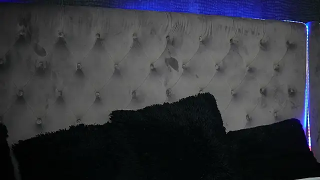 GiuliaSya online show from 09/19/25, 07:58