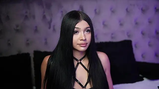 GiuliaSya online show from 10/08/25, 07:00