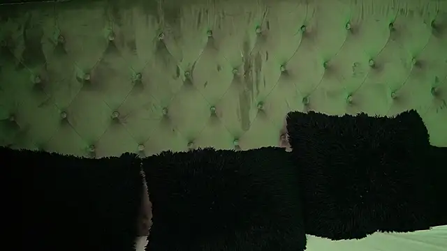 GiuliaSya online show from 10/09/25, 08:29