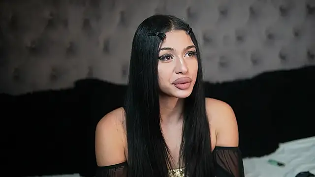 GiuliaSya online show from 10/11/25, 10:08