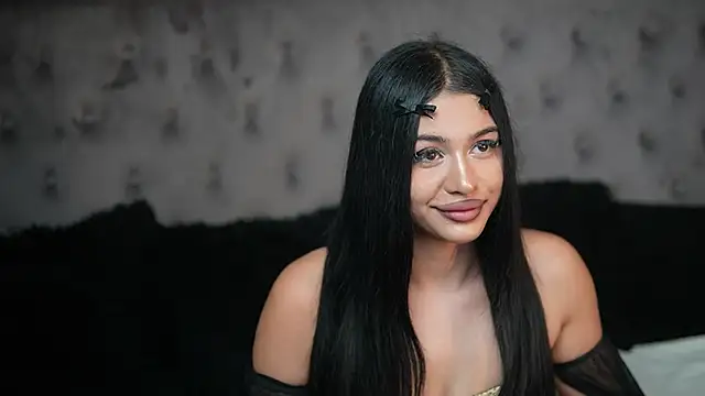 GiuliaSya online show from 10/14/25, 08:31