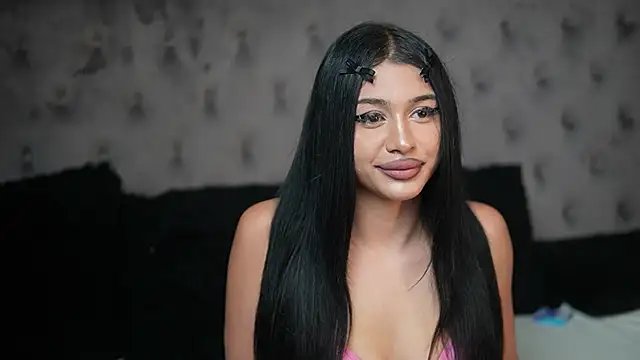 GiuliaSya online show from 10/15/25, 09:26