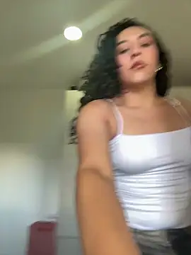 Snapshot of alehia_cute chatting on 03/21/26, 08:12 alehia cute online show from 03/21/26, 08:12