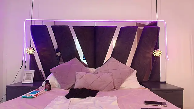 Snapshot of alehia_cute chatting on 03/28/26, 12:21 alehia cute online show from 03/28/26, 12:21