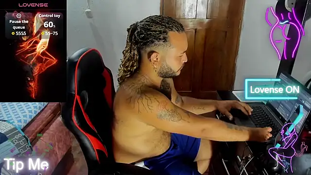 Snapshot of Alex_Dancy5 chatting on 10/25/25, 02:13 Alex Dancy5 online show from 10/25/25, 02:13