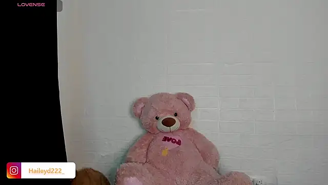 Snapshot of HaileyDuke chatting on 05/27/26, 12:51 HaileyDuke online show from 05/27/26, 12:51