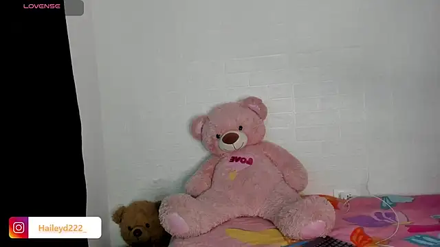 Snapshot of HaileyDuke chatting on 06/03/26, 02:25 HaileyDuke online show from 06/03/26, 02:25