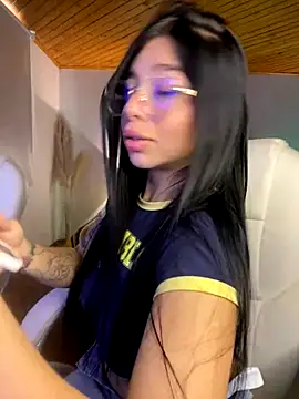 Snapshot of Maddy_Piink chatting on 10/03/25, 08:28 Maddy Piink online show from 10/03/25, 08:28