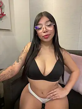 Snapshot of Maddy_Piink chatting on 11/20/25, 07:57 Maddy Piink online show from 11/20/25, 07:57