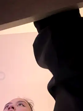 Snapshot of madissooon__ chatting on 11/20/25, 04:12 madissooon online show from 11/20/25, 04:12