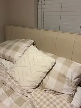 Layla 20  online show from 01/14/26, 08:47