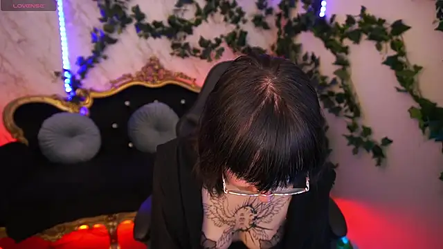 Snapshot of Pixie_Peachh chatting on 09/17/25, 05:42 Pixie Peachh online show from 09/17/25, 05:42