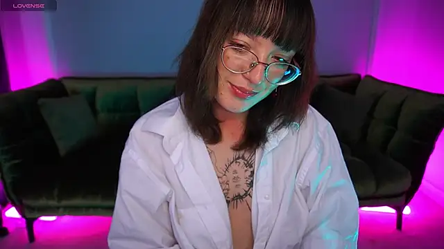 Snapshot of Pixie_Peachh chatting on 10/28/25, 09:06 Pixie Peachh online show from 10/28/25, 09:06