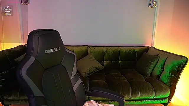 Snapshot of Pixie_Peachh chatting on 11/15/25, 07:49 Pixie Peachh online show from 11/15/25, 07:49