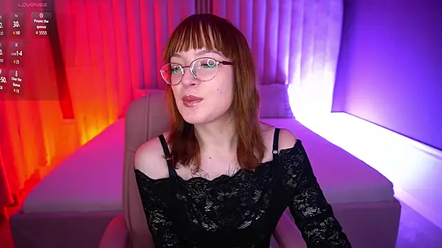 Snapshot of Pixie_Peachh chatting on 11/19/25, 01:33 Pixie Peachh online show from 11/19/25, 01:33