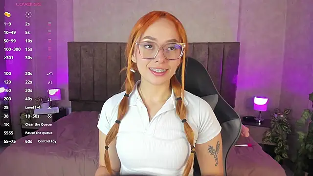 LanaMills  online show from 09/18/25, 04:58